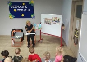 Jak bezpiecznie spędzać wakacje?