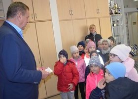 Przedszkolaki z zaproszeniem