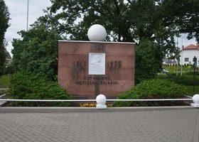 Trwa odnawianie mogił i pomników 